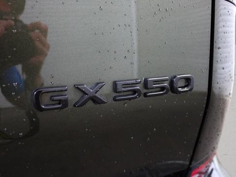 Used 2024 Lexus GX 550 w/ Accessory Package (31) AWD/4WD image 33
