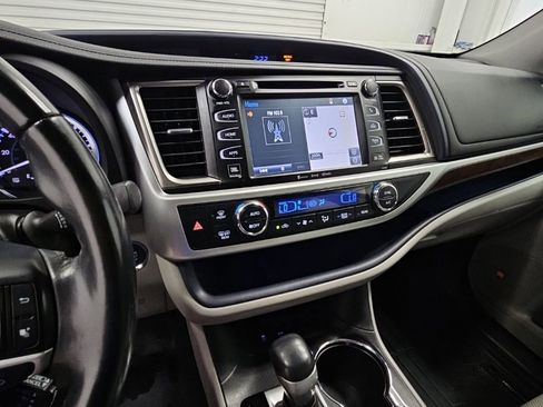 Used 2016 Toyota Highlander Limited FWD image 13
