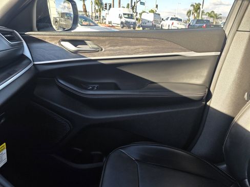 New 2025 Jeep Grand Cherokee Limited image 13