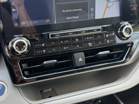 Used 2021 Toyota Highlander Limited image 20