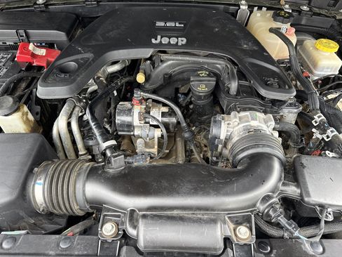 Used 2021 Jeep Wrangler Unlimited Rubicon AWD/4WD image 33
