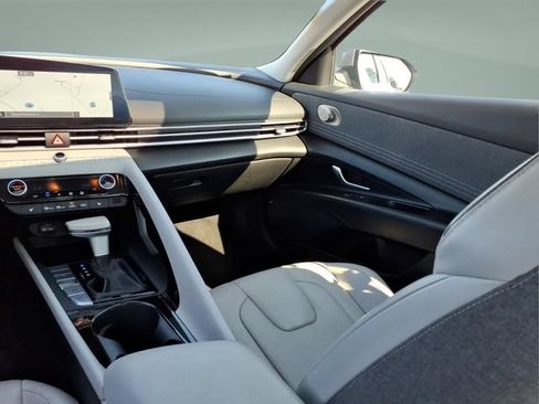 Used 2024 Hyundai Elantra Limited FWD image 19