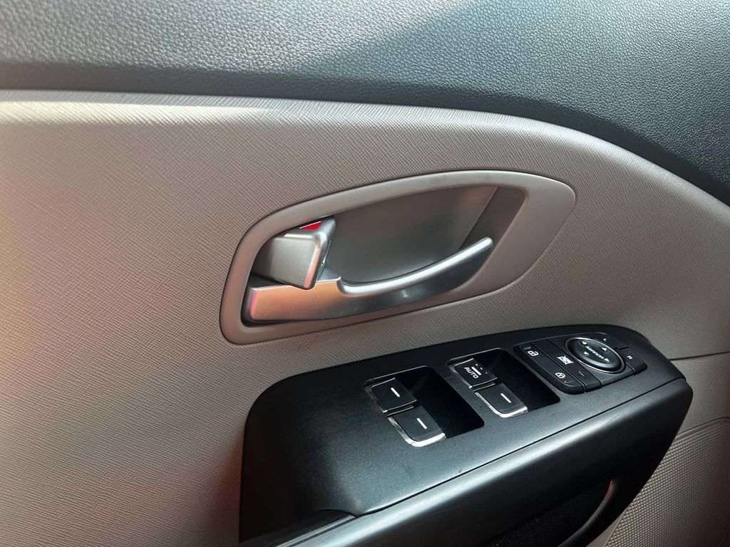 Used 2019 Kia Sedona EX w/ Paint Protection Package FWD image 17