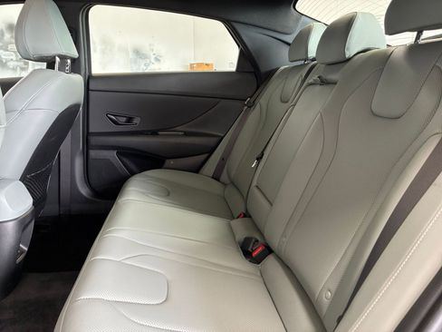 Used 2025 Hyundai Elantra Limited image 27