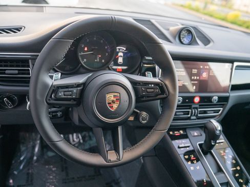 Certified 2026 Porsche Macan AWD/4WD image 14