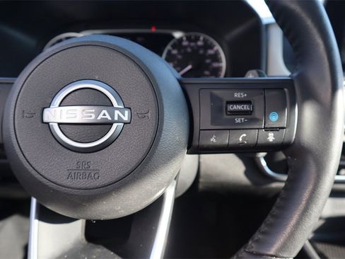 Used 2024 Nissan Rogue SV w/ SV Premium Package image 17