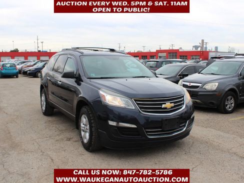 Used 2015 Chevrolet Traverse LS image 3
