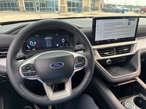 Certified 2025 Ford Explorer Active RWD image 23