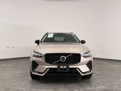 Used 2025 Volvo XC60 B5 Plus AWD/4WD image 6