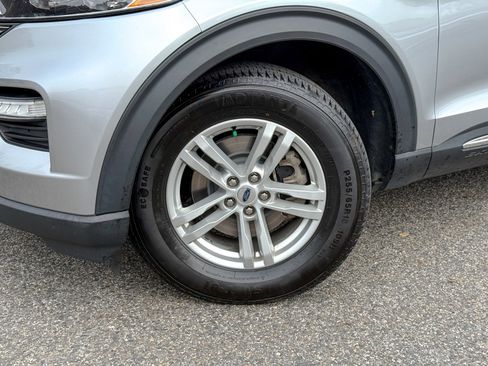 Certified 2022 Ford Explorer XLT w/ Equipment Group 202A image 10