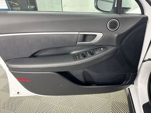 Used 2025 Hyundai Sonata SE FWD image 28