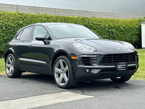 Certified 2018 Porsche Macan Sport Edition AWD/4WD image 10