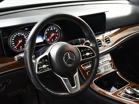 Used 2019 Mercedes-Benz E 300 4MATIC image 13