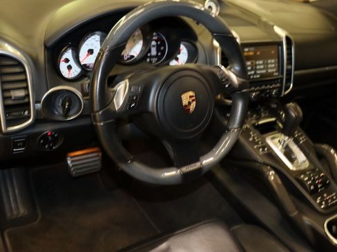 Used 2012 Porsche Cayenne Turbo image 17