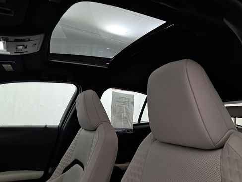 Used 2020 Lexus UX 250h w/ Premium Package image 7