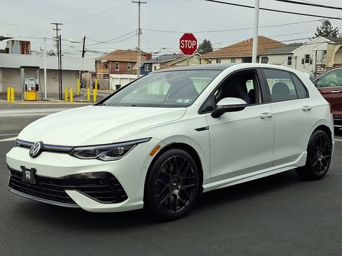 Used 2024 Volkswagen Golf R image 3