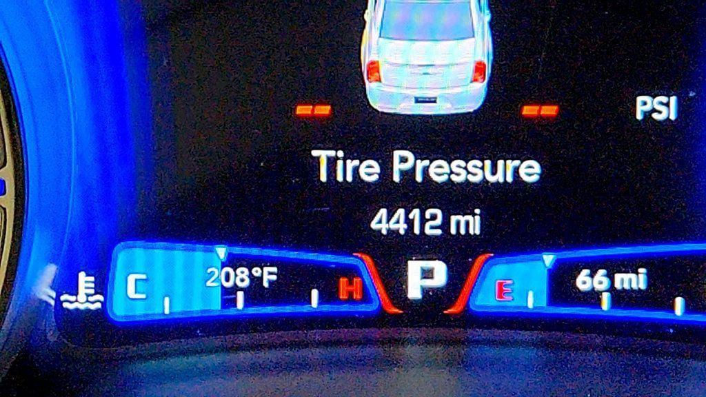 Used 2023 Chrysler 300 C RWD image 17