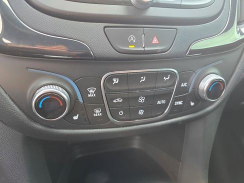 Used 2022 Chevrolet Equinox RS w/ RS Leather Package image 21