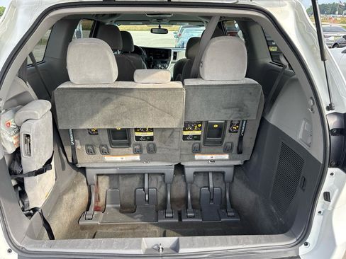 Used 2017 Toyota Sienna LE FWD image 21