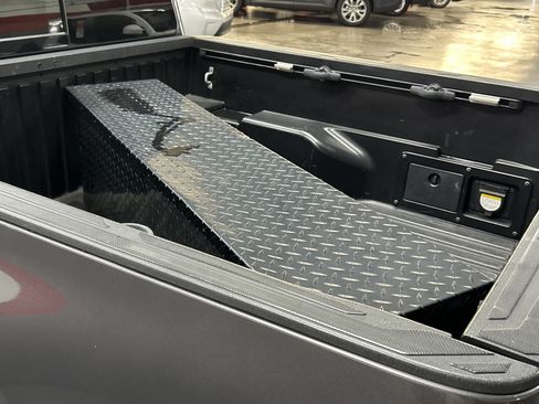 Used 2017 Toyota Tacoma Limited w/ Tow Package RWD image 9