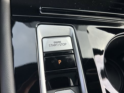 Used 2025 Volkswagen Atlas Cross Sport SEL R-Line image 17