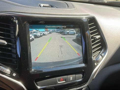 Used 2022 Jeep Cherokee Limited image 16