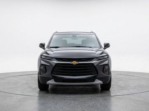 Used 2025 Chevrolet Blazer LT FWD image 2