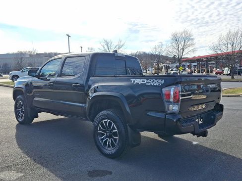 Used 2020 Toyota Tacoma TRD Sport image 4