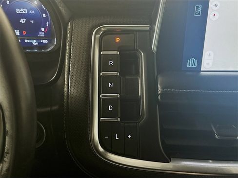 Used 2023 Chevrolet Suburban Premier image 16