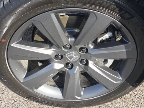 Used 2025 Honda Pilot Sport image 10