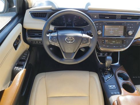 Used 2015 Toyota Avalon Limited image 16