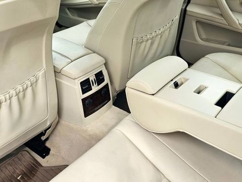 Used 2010 BMW 528i xDrive Sedan image 24