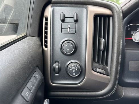 Used 2018 GMC Sierra 2500 Denali w/ Duramax Plus Package AWD/4WD image 33