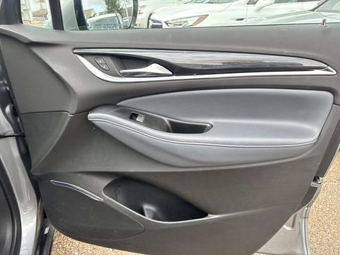 Used 2023 Buick Enclave Essence image 17