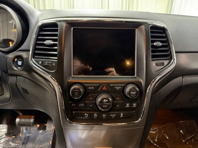 Used 2018 Jeep Grand Cherokee Altitude AWD/4WD image 13