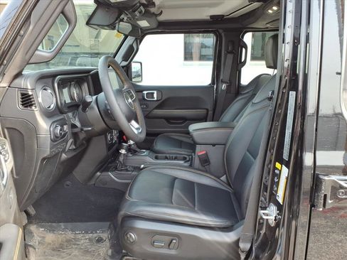 Used 2025 Jeep Wrangler Sahara w/ Safety Group image 10