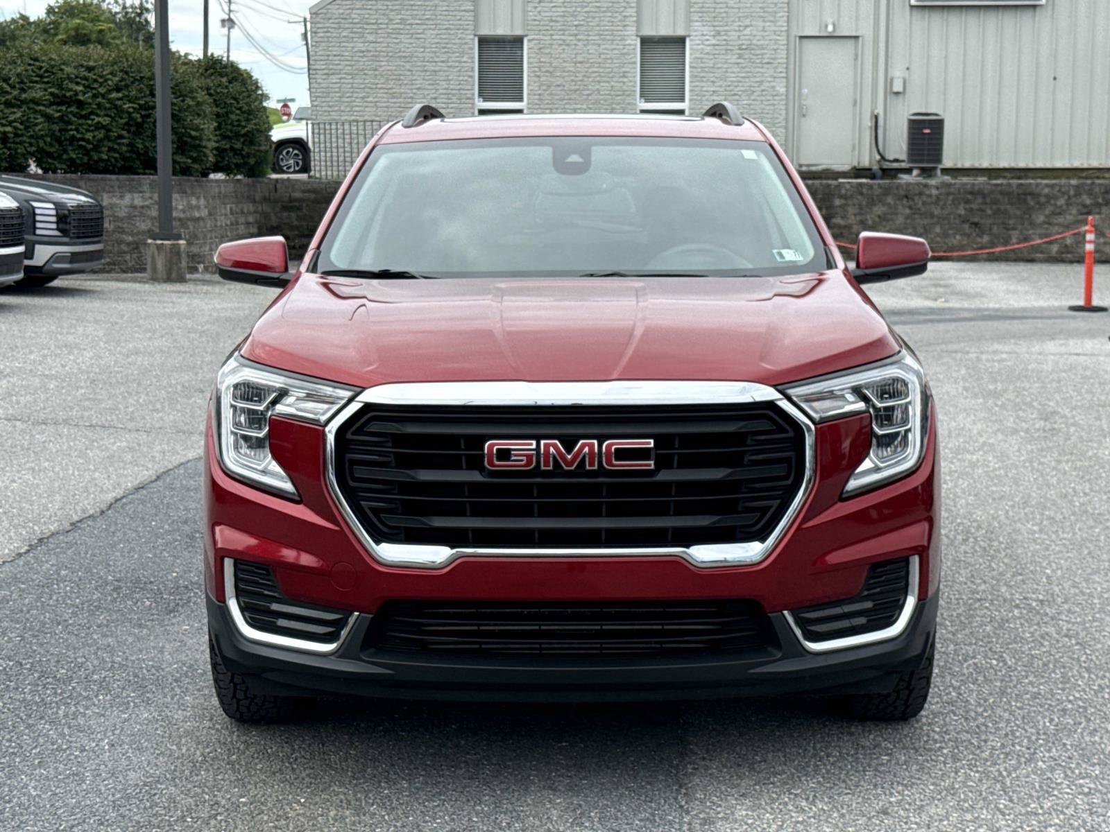 Used 2022 GMC Terrain SLE w/ Driver Convenience Package AWD/4WD image 29