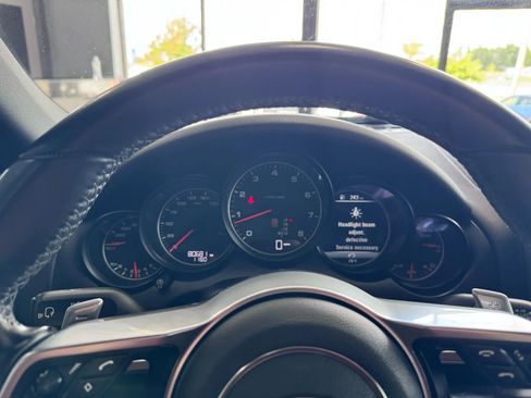 Used 2018 Porsche Cayenne Platinum Edition image 29