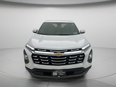 Used 2025 Chevrolet Equinox LT AWD/4WD image 2
