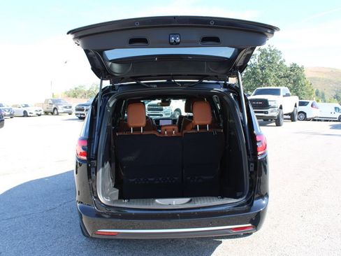 New 2026 Chrysler Pacifica Pinnacle image 12