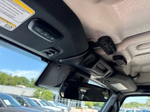 Used 2024 Jeep Wrangler Unlimited AWD/4WD image 40