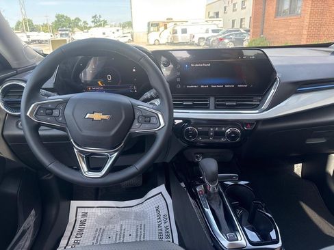 Used 2026 Chevrolet Trax LT w/ LT Convenience Package FWD image 28