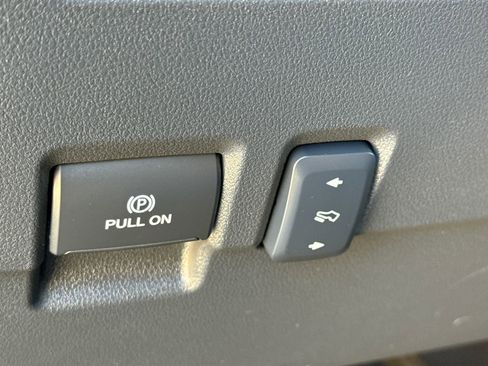 Used 2024 Ford F350 Platinum w/ FX4 Off-Road Package image 24