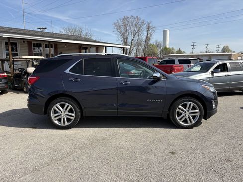 Used 2018 Chevrolet Equinox Premier image 2