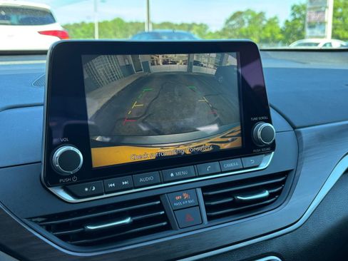 Used 2025 Nissan Altima 2.5 SV image 30