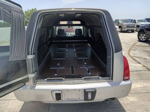 Used 2011 Cadillac DTS Hearse FWD image 14