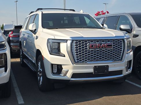 Used 2023 GMC Yukon XL Denali w/ Max Trailering Package AWD/4WD image 2