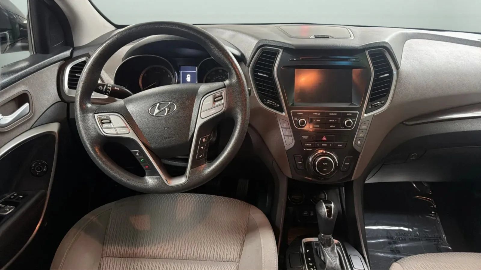 Used 2017 Hyundai Santa Fe SE FWD image 10