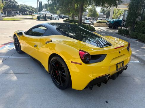 Used 2019 Ferrari 488 GTB RWD image 6