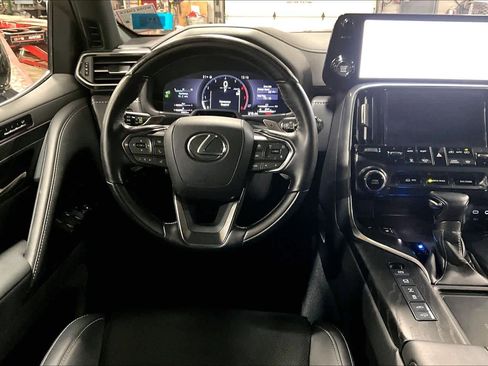 Used 2025 Lexus LX 600 4WD w/ Luxury Package image 5